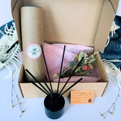 Gardenia, Jasmine and Parchouli Reed Diffuser Gift Box and Dried Flowers